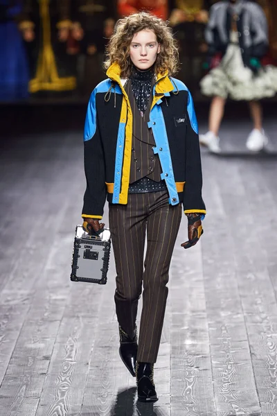 Look 12